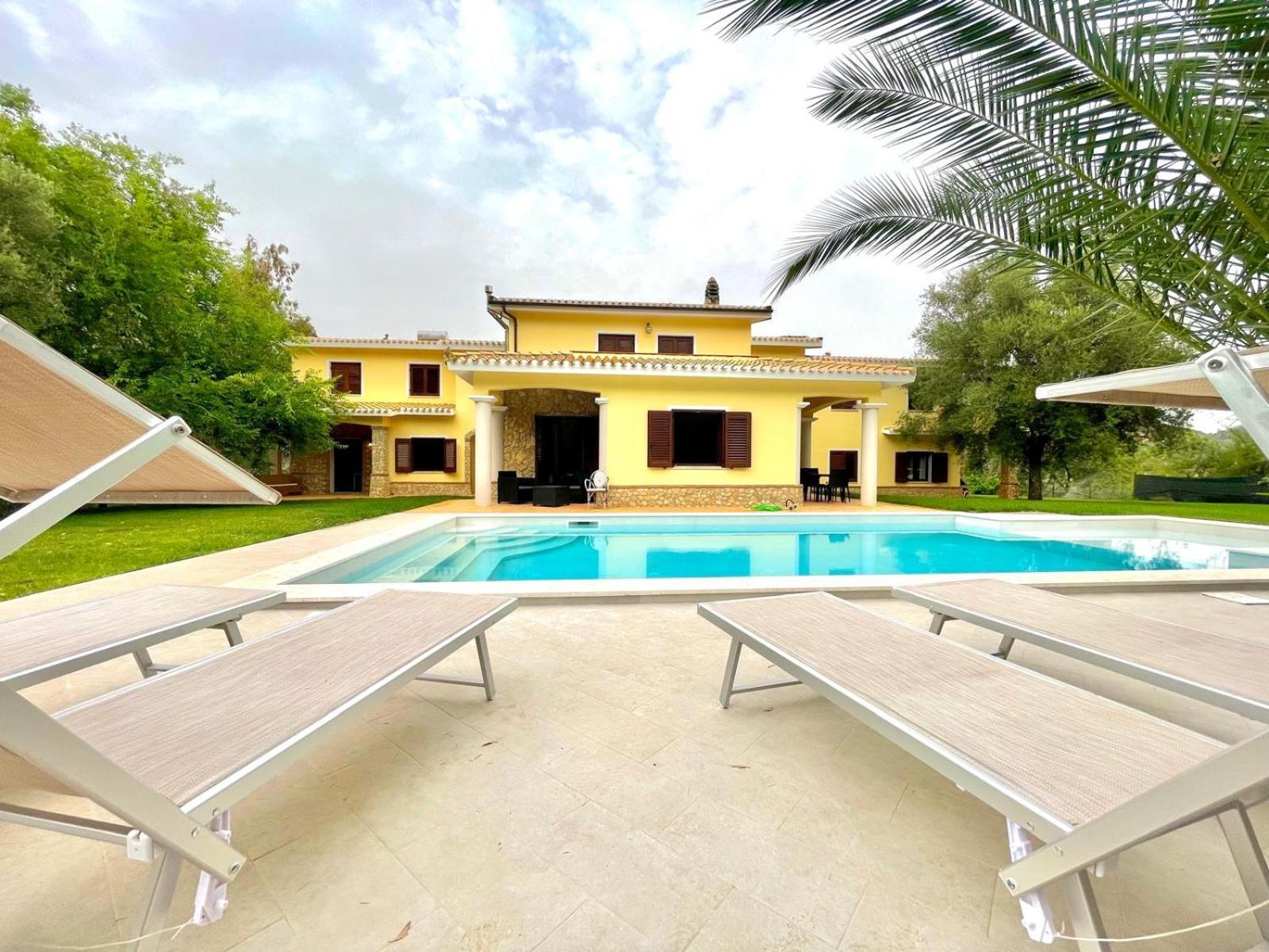 Villa With Pool Cardedu Exterior foto
