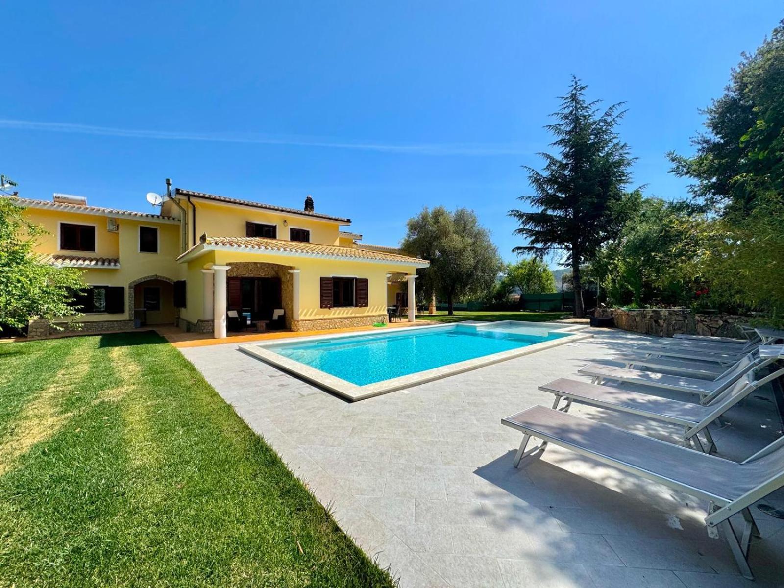 Villa With Pool Cardedu Exterior foto